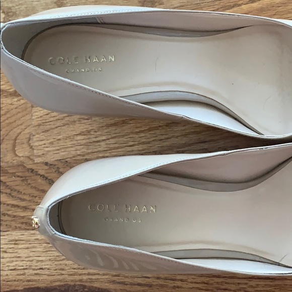 COLE HAAN beige heels - Picture 2 of 3